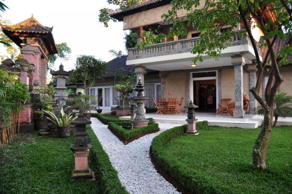 Luxurious Five Bedrooms Freehold Villa for Sale in Canggu