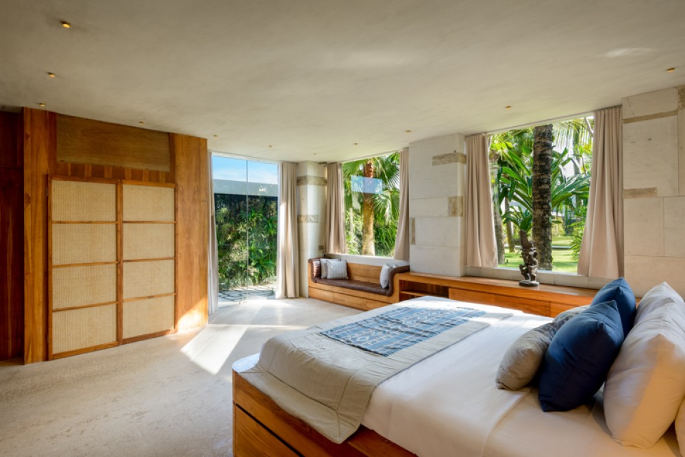 Stunning beachfront villa for sale in Tanah Lot