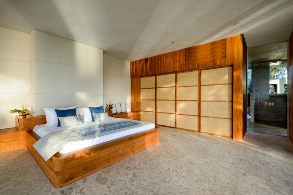 Stunning beachfront villa for sale in Tanah Lot