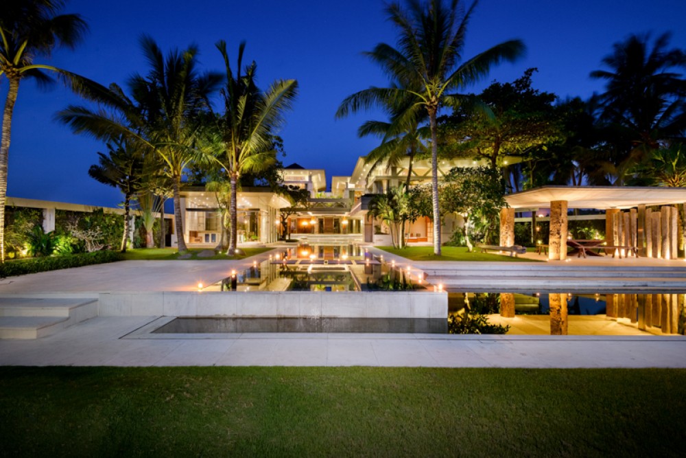 Stunning beachfront villa for sale in Tanah Lot