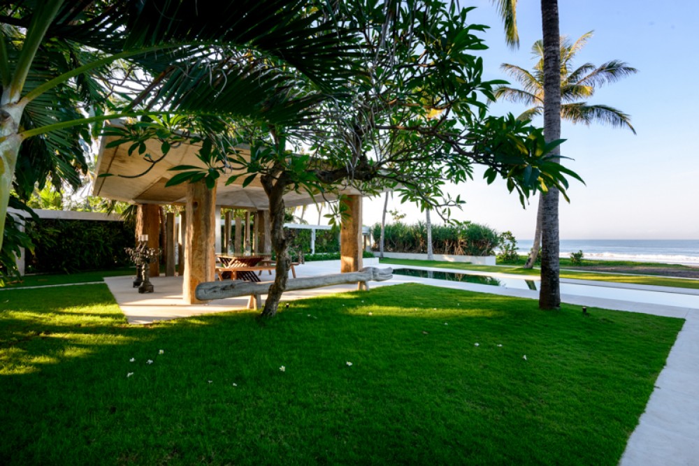 Stunning beachfront villa for sale in Tanah Lot