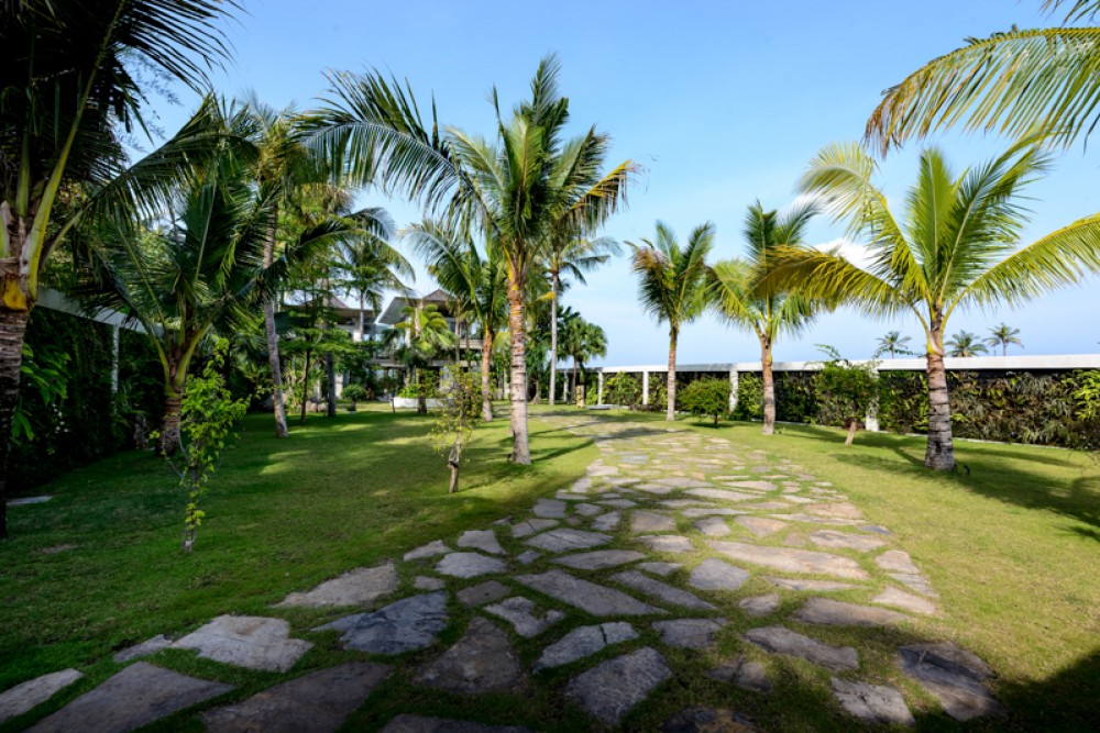 Stunning beachfront villa for sale in Tanah Lot