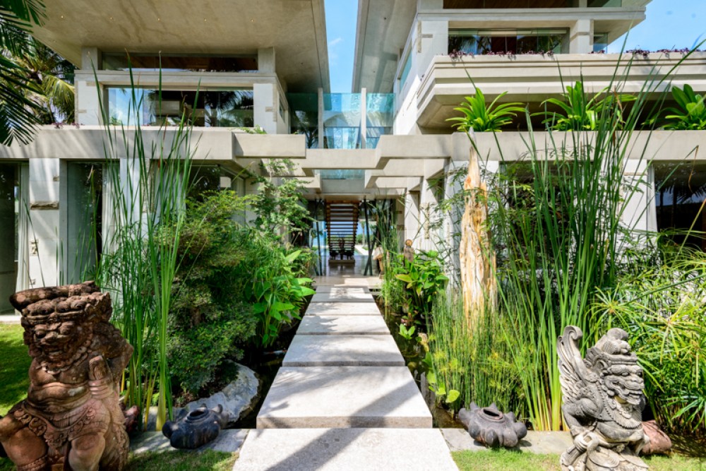 Stunning beachfront villa for sale in Tanah Lot