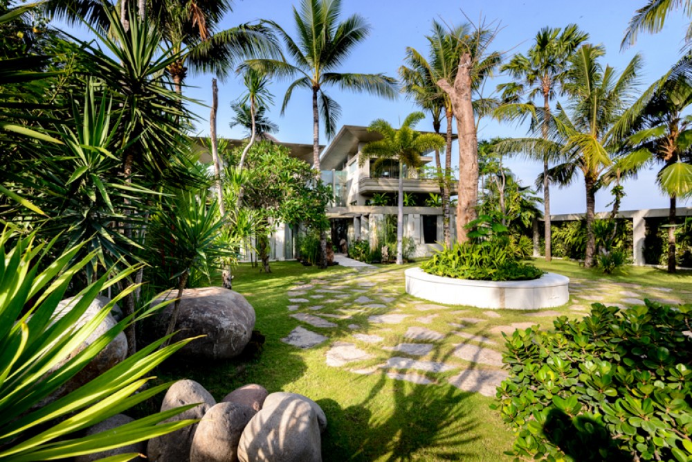 Stunning beachfront villa for sale in Tanah Lot