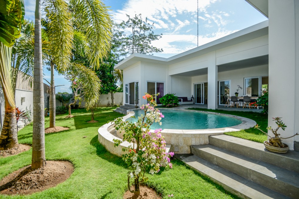 Lovely three bedrooms villa for sale in Ungasan