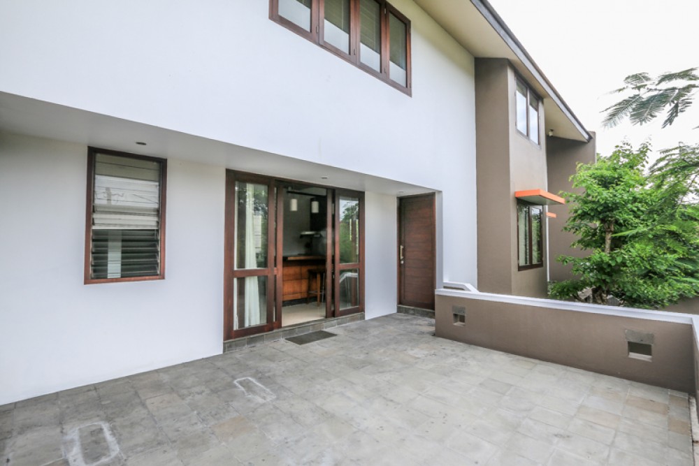 Metro home istanbul. Нишанташи район стамбула. Liv marine стамбул. Метро в бейликдюзю. Liv istanbul.