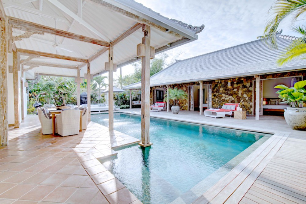 Luxurious Five Bedrooms Freehold Villa for Sale in Canggu