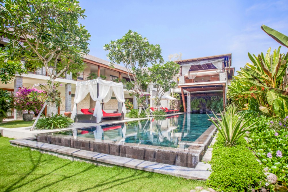 Luxueuse villa en pleine propriété avec grand terrain à vendre à Berawa