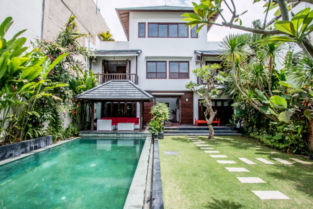 Luxurious Five Bedrooms Freehold Villa for Sale in Canggu