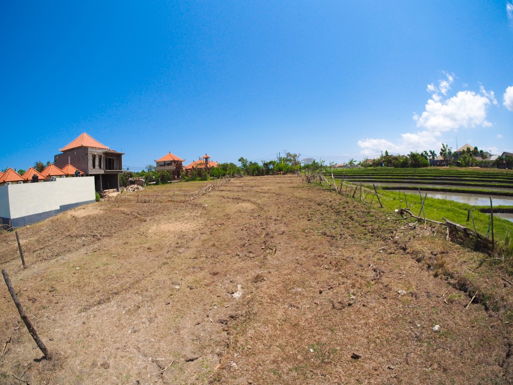 GREAT SHAPE FREEHOLD LAND IN UMALAS 