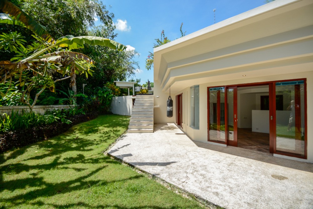 Amazing modern villa with spacious land for sale in Pererenan