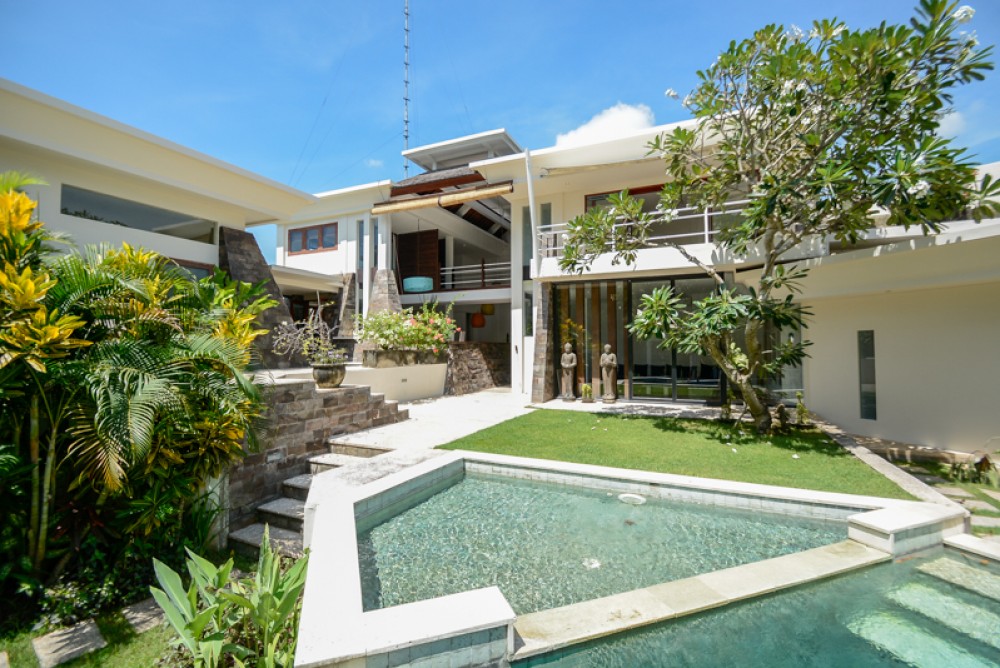 Amazing modern villa with spacious land for sale in Pererenan