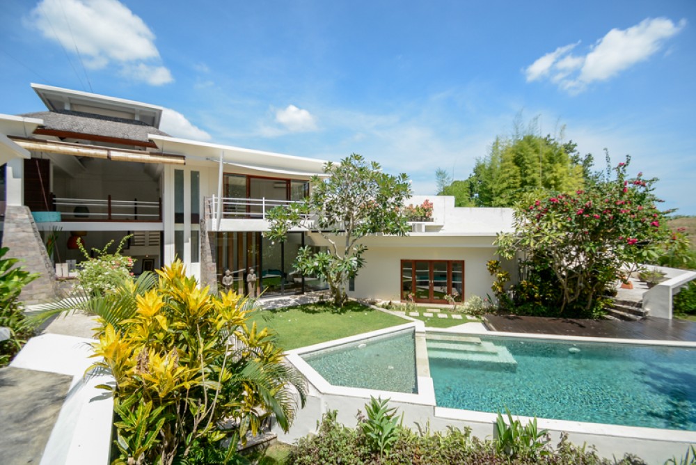 Amazing modern villa with spacious land for sale in Pererenan
