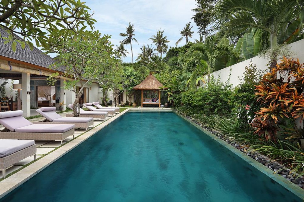 3 Bedrooms Leasehold Luxurious Balinese style Real Estate For Sale in Seminyak