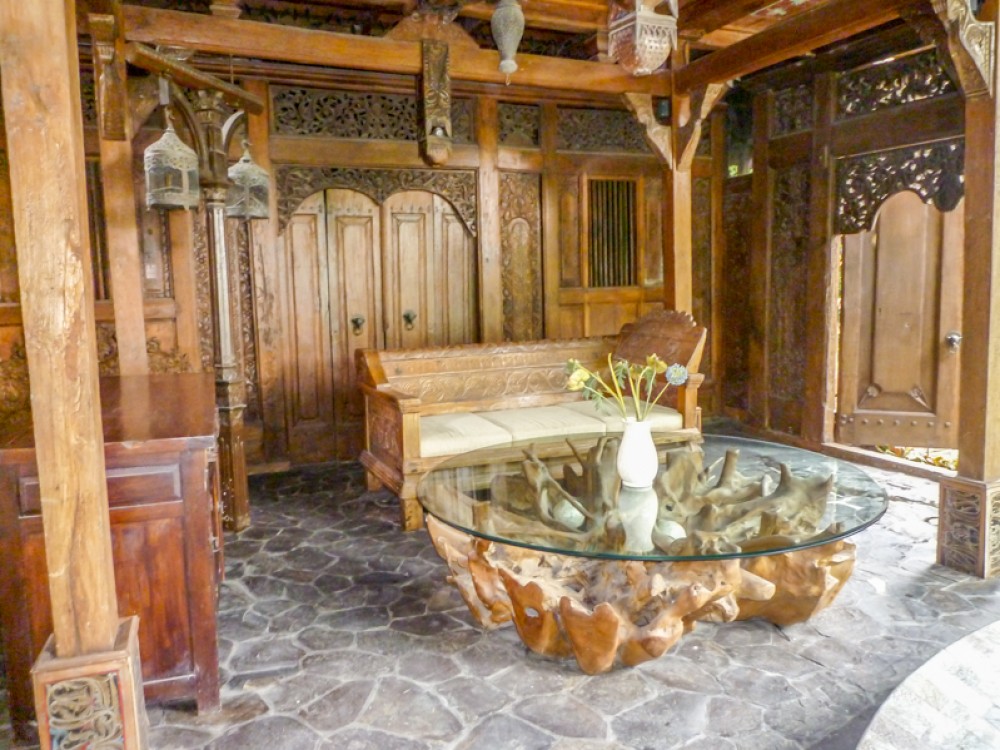 Gaya tradisional Jawa villa dijual di Kerobokan