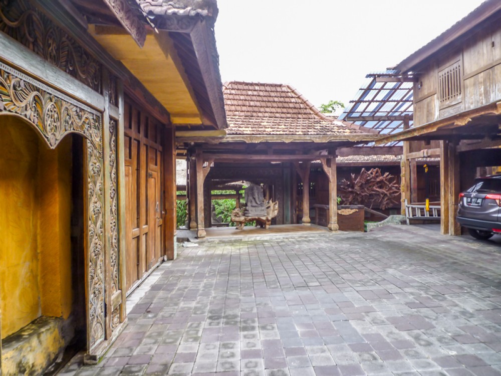 Gaya tradisional Jawa villa dijual di Kerobokan
