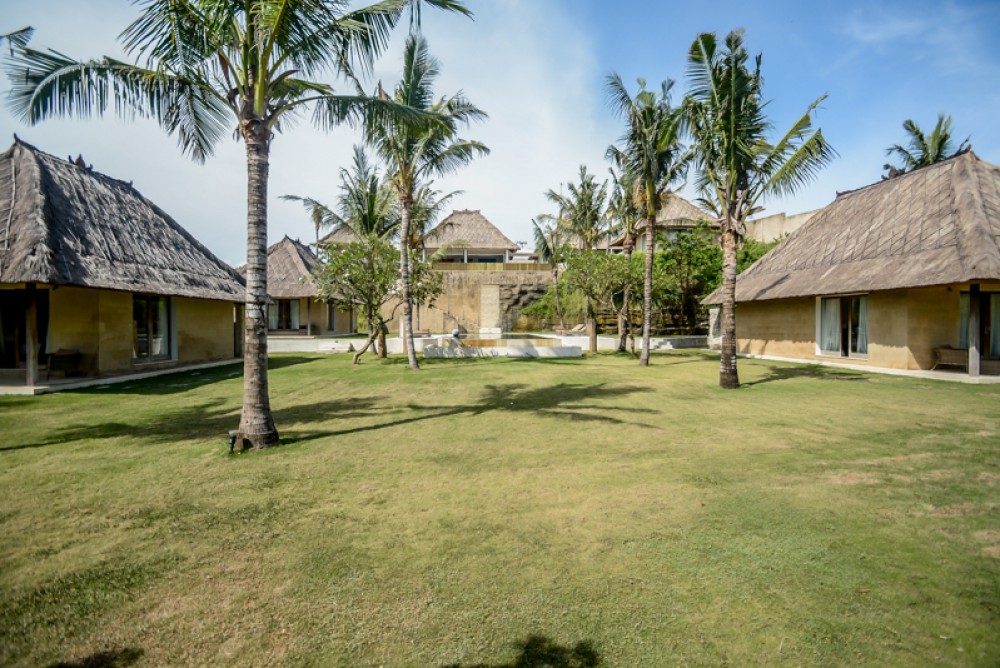 villa pantai yang menakjubkan dengan tanah luas dijual di Tabanan