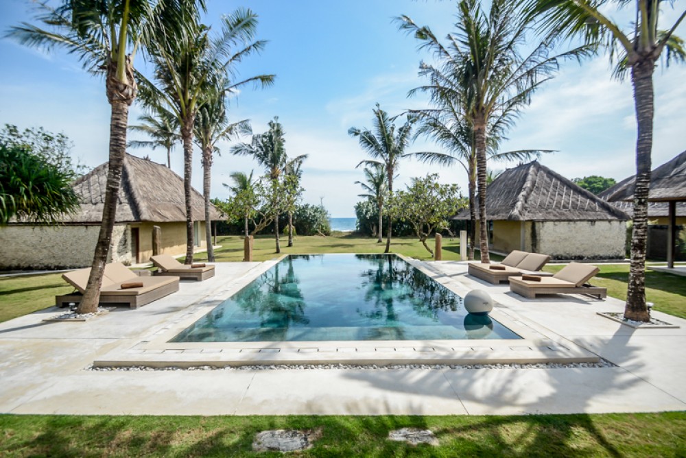 Fabulous beachfront villa with spacious land in Tabanan