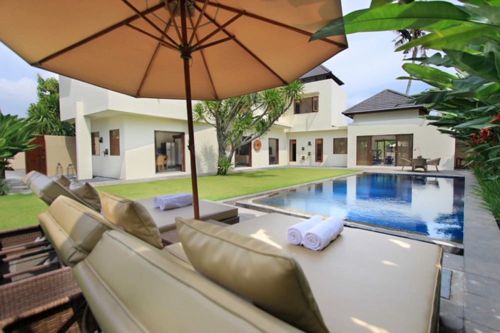 Villa freehold mewah empat kamar tidur dijual di Sanur