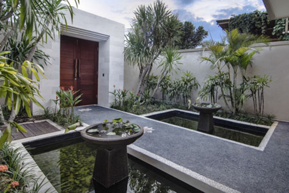 2 Bedrooms Luxurious Leasehold Real Estate For Sale in Central Canggu
