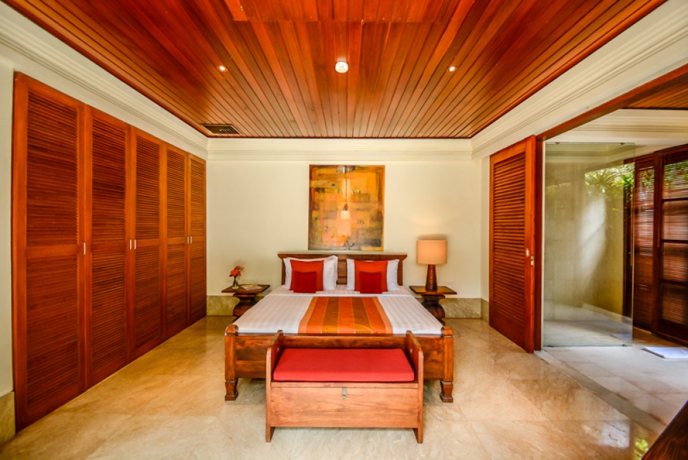 Villa tiga kamar tidur terbaik kompleks dijual di Jimbaran