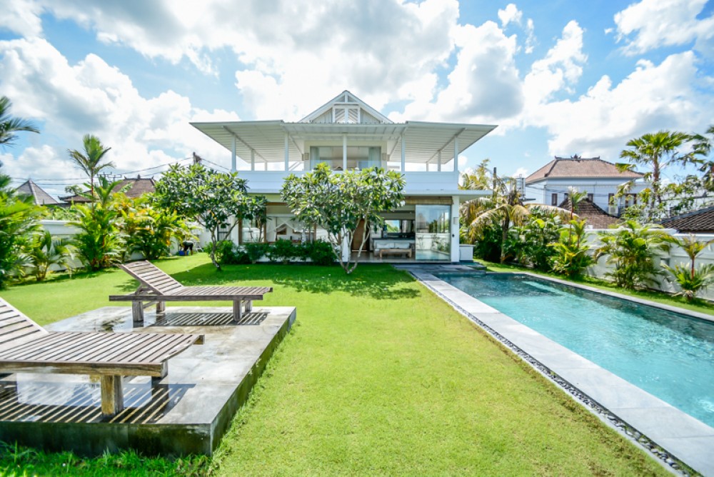 Belle villa de vue océan niveau trois à vendre à Pererenan