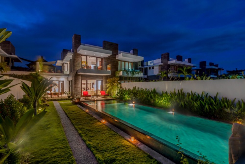 Luxueuse villa à deux étages à vendre à Gianyar