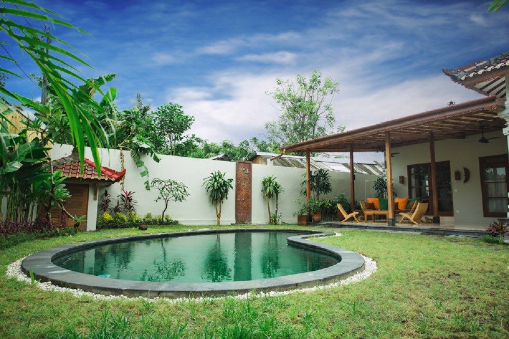 Vila baru tiga vila tropis dijual di Sanur