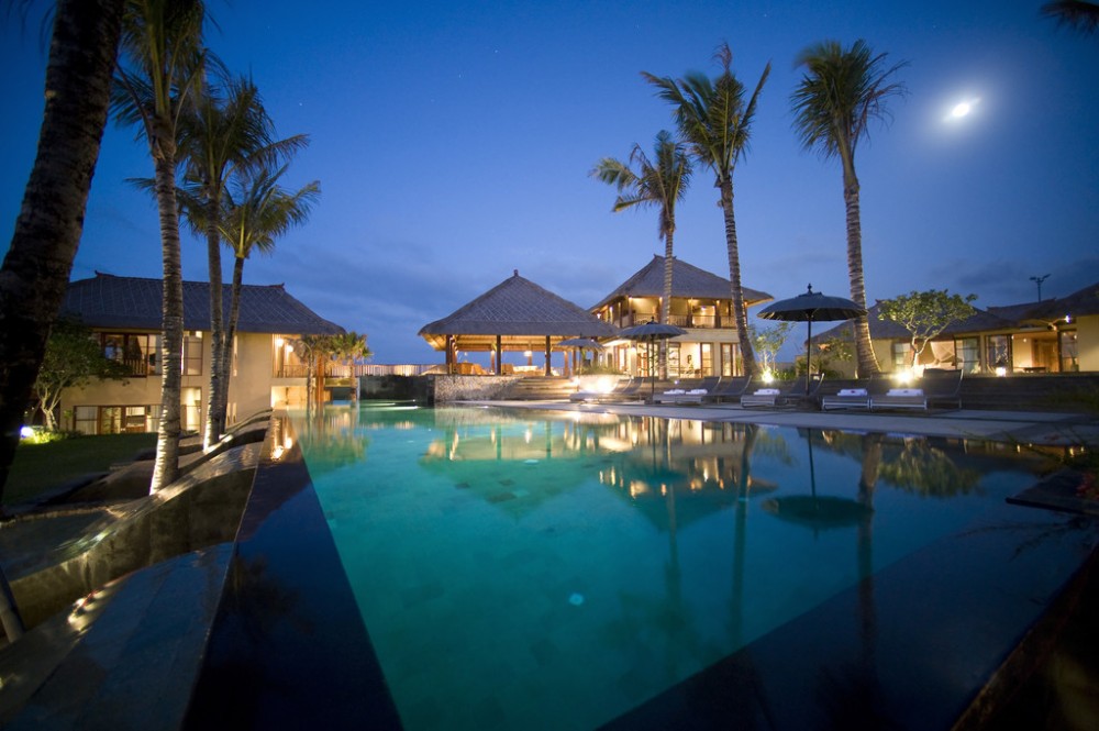 Amazing 5 Bedrooms Beachfront Real Estate in Canggu