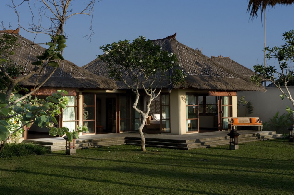 Amazing 5 Bedrooms Beachfront Real Estate in Canggu