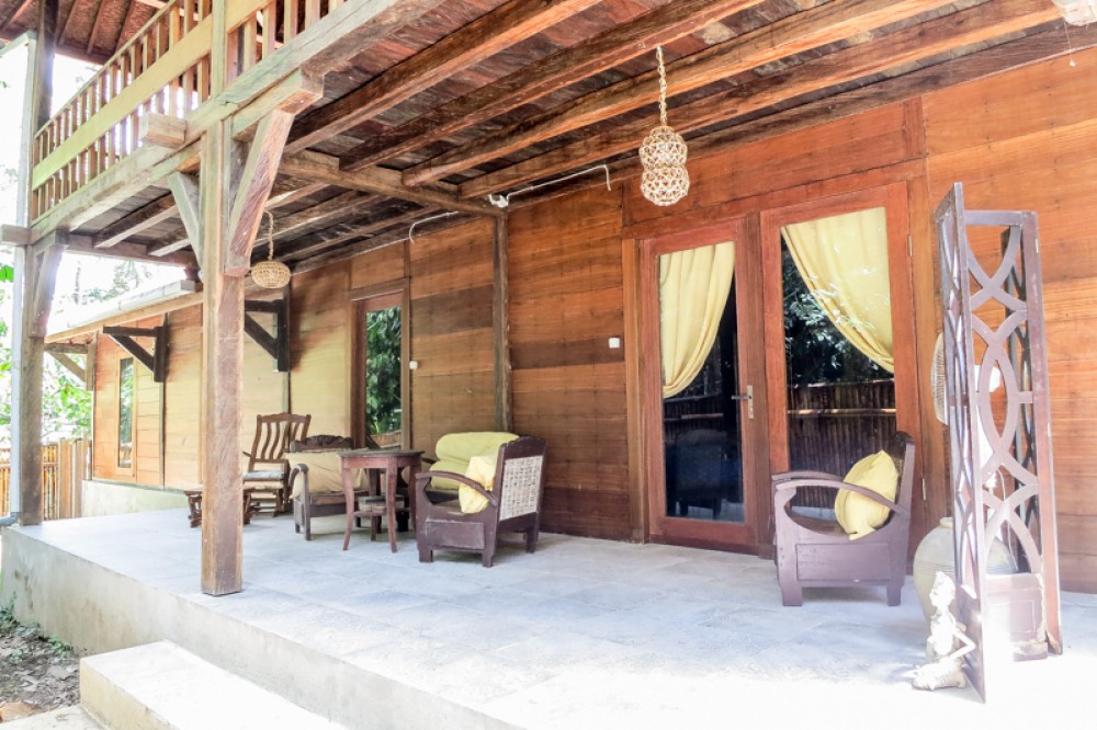 Traditional wooden villa with spacious land for sale Tabanan