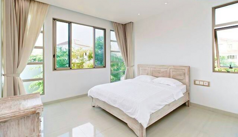 Superbe villa de trois étages avec jolie vue à vendre à Bukit