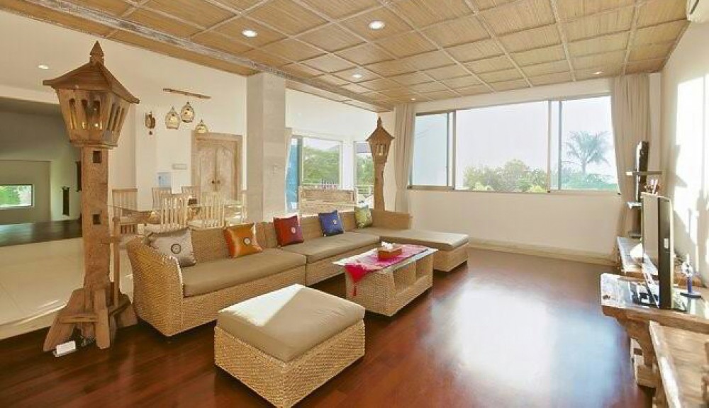 Amazing three level villa with nice view for sale in Bukit