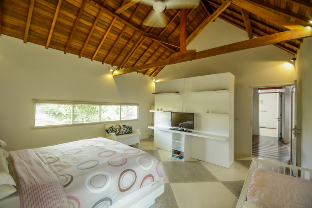 Belle villa de deux niveaux avec terrain spacieux à vendre à Berawa