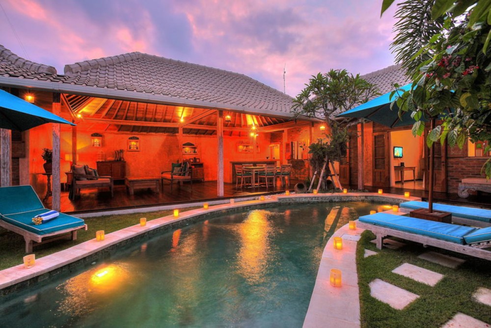 Tropical three bedrooms villa for sale in the heart of Seminyak