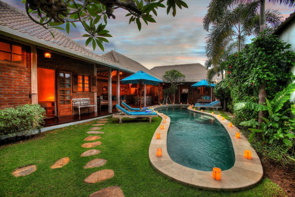 Tropical three bedrooms villa for sale in the heart of Seminyak