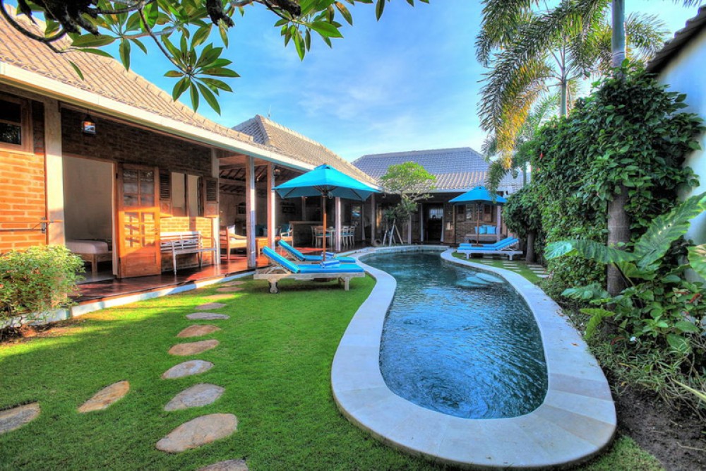 Tropical three bedrooms villa for sale in the heart of Seminyak