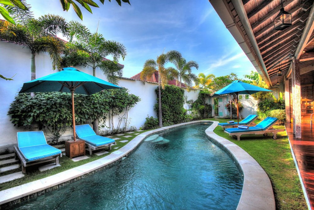 Tropical three bedrooms villa for sale in the heart of Seminyak