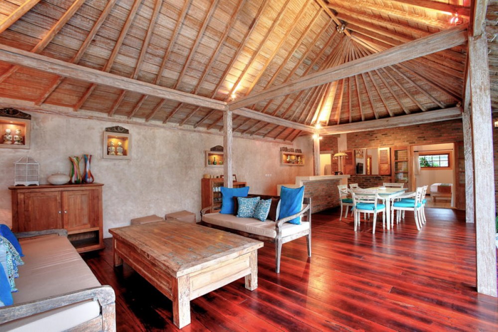 Tropical three bedrooms villa for sale in the heart of Seminyak