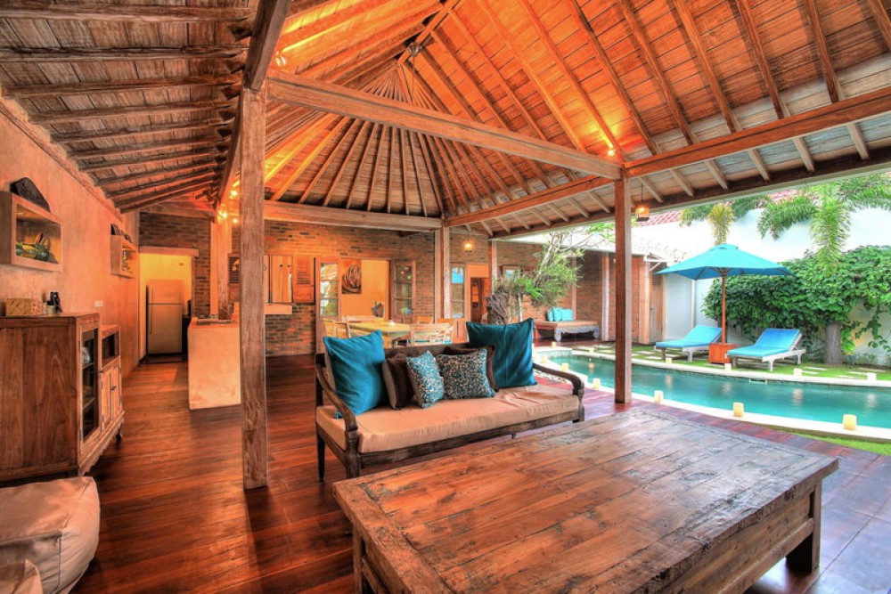 Tropical three bedrooms villa for sale in the heart of Seminyak