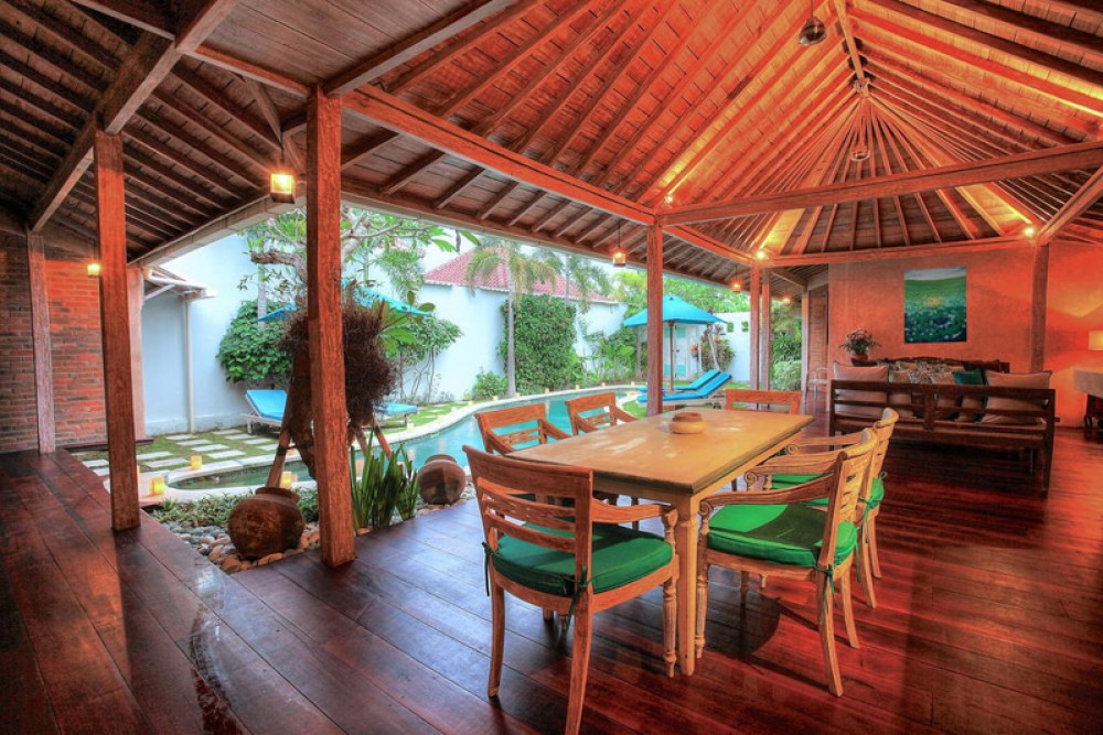 Tropical three bedrooms villa for sale in the heart of Seminyak