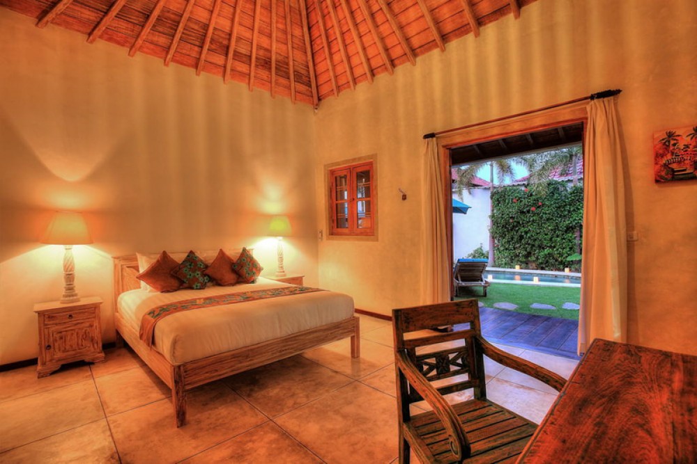 Tropical three bedrooms villa for sale in the heart of Seminyak