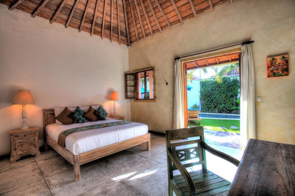 Tropical three bedrooms villa for sale in the heart of Seminyak