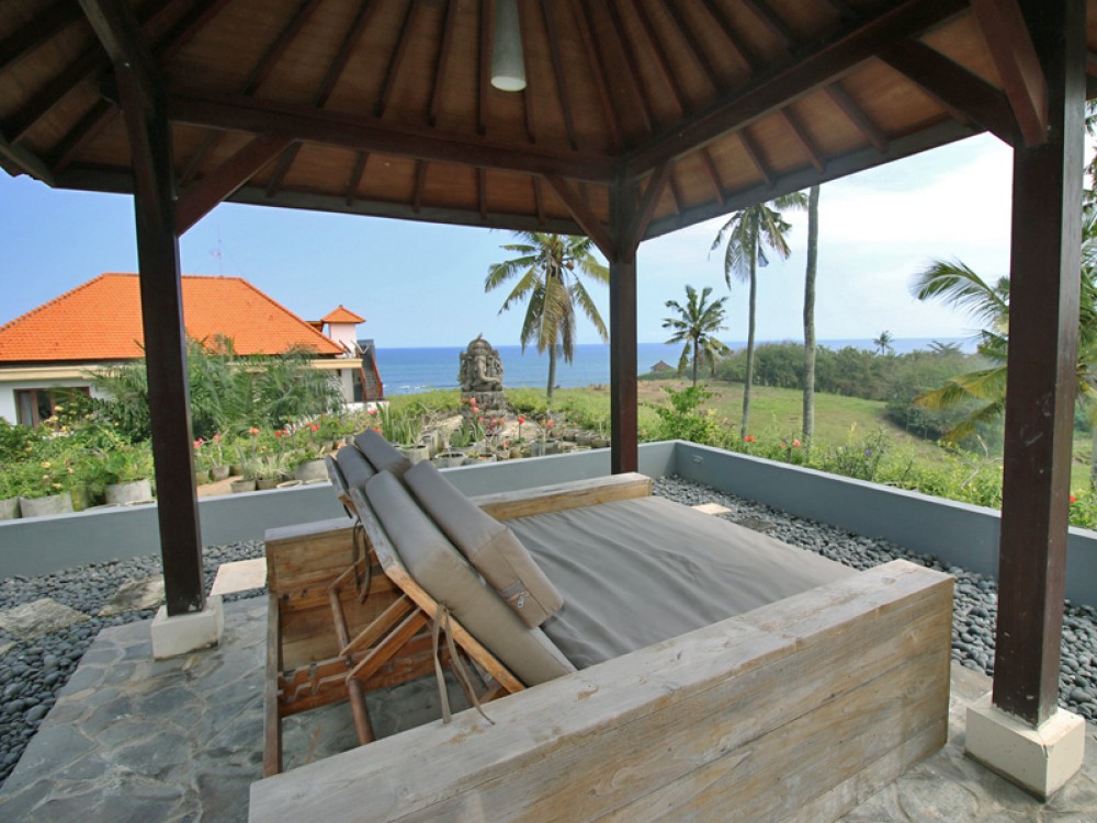 Ocean view villa in Balian Beach