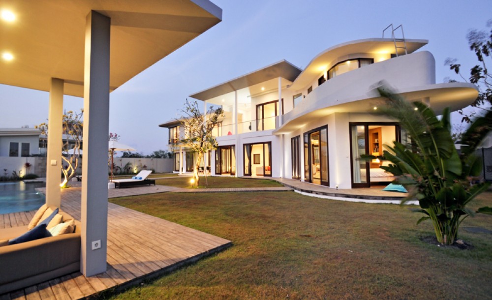 Incroyable villa moderne avec vue sur mer à vendre à Balangan