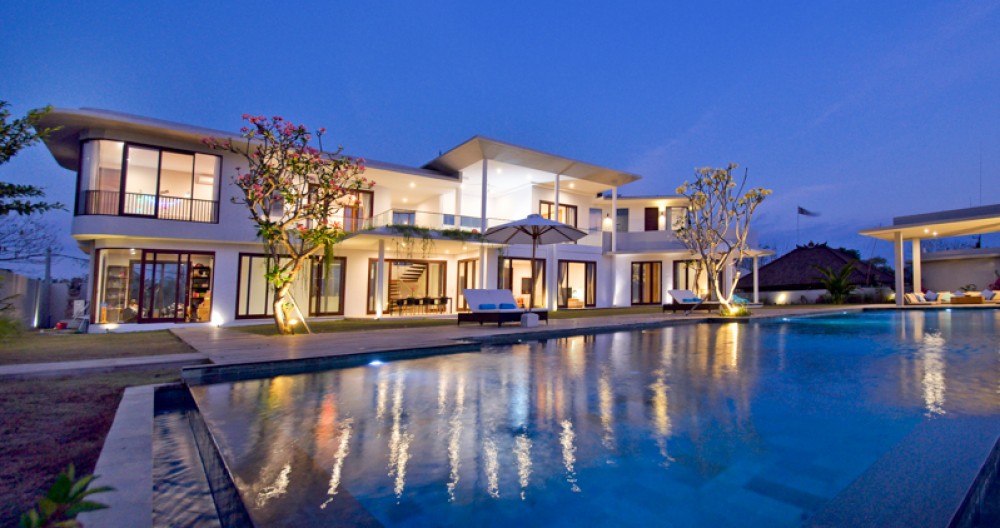 Amazing modern villa with ocean view for sale in Balangan