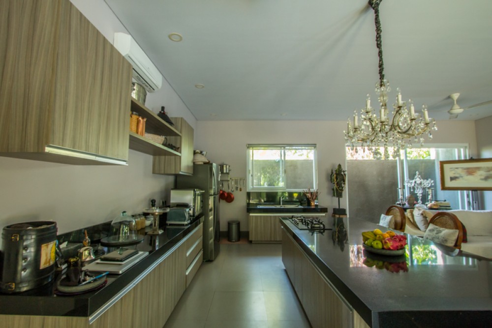 Villa modern modis untuk dijual di Sanur
