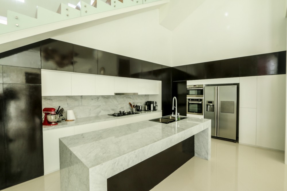 Vila freehold yang modern untuk dijual di Jimbaran