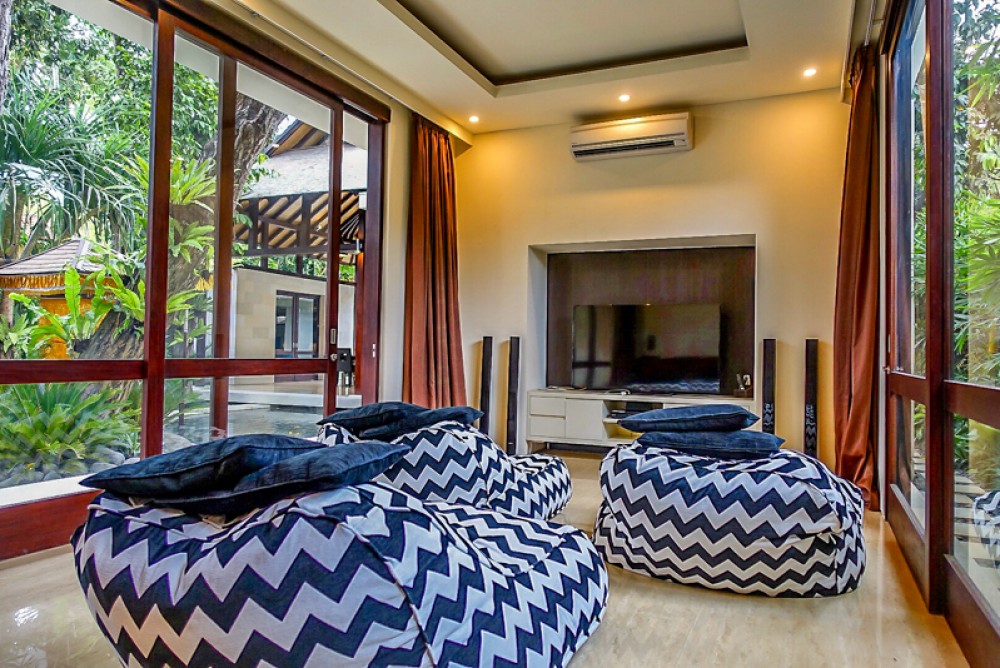 Villa Spacious yang Menakjubkan Dijual di Lokasi Perdana di Seminyak