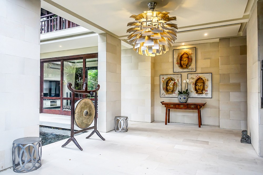 Villa Spacious yang Menakjubkan Dijual di Lokasi Perdana di Seminyak